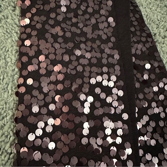 Eileen Fisher scarf with pailettes. Dark plum, 100% merino wool. - Picture 6 of 14